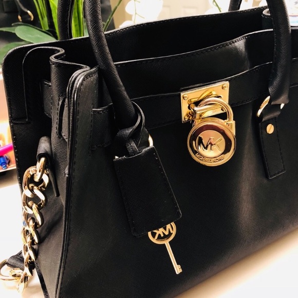 Michael Kors Handbags - Michael Kors purse 🚨sold 🚨